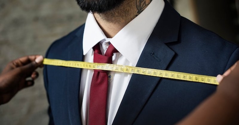 ReflectFact: autorreflexão melhora verificação de fatos multi-hop