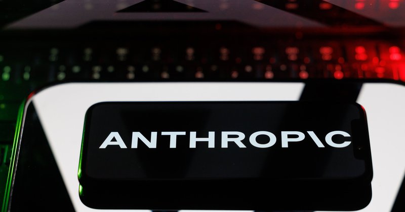 Anthropic em conversas para IPO; Workday salta; Apple abre fábrica
