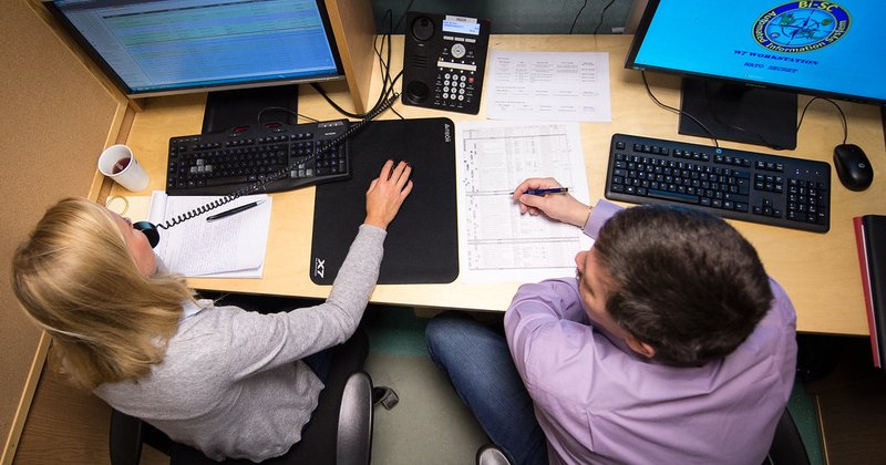 Lei Computacional em Wolfram para Governar Sistemas de IA