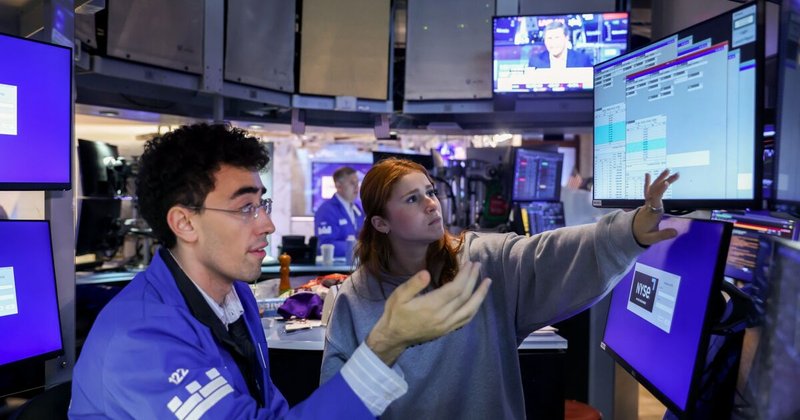 Futuros dos EUA Estáveis; Ações de Tech Sobem com Salto na Receita da Anthropic