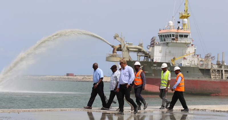 Refinaria da Dangote capta US$ 400 mi para IPO de US$ 2 bi