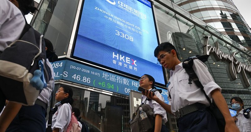Bolsa de Hong Kong Registra Lucro Recorde com IPOs e Alta de Negociações