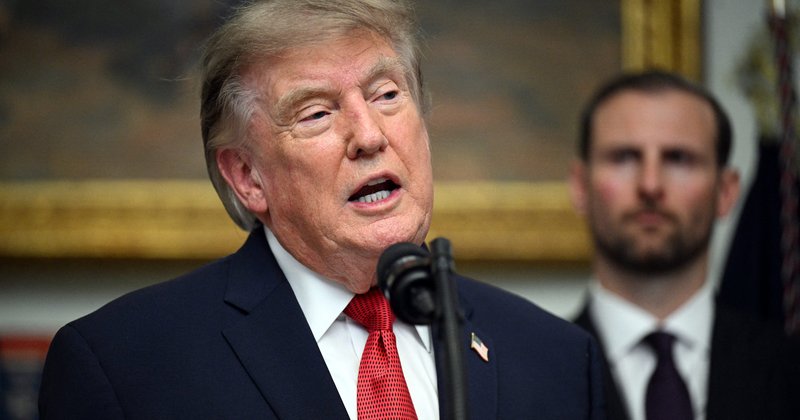 Trump declara 'guerra econômica' ao Irã e ameaça aliados de Teerã