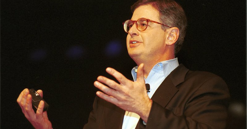 Investimento em IA gera mais empregos, mas com menor remuneração