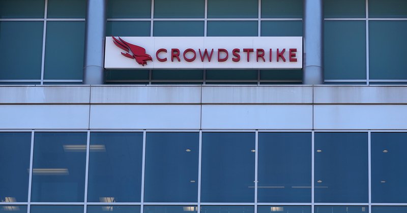 CrowdStrike e Salesforce testam recuperação em relatório de resultados