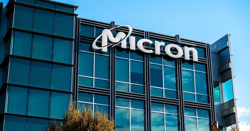 Micron promove dois executivos; acordo da Meta com 52 estados