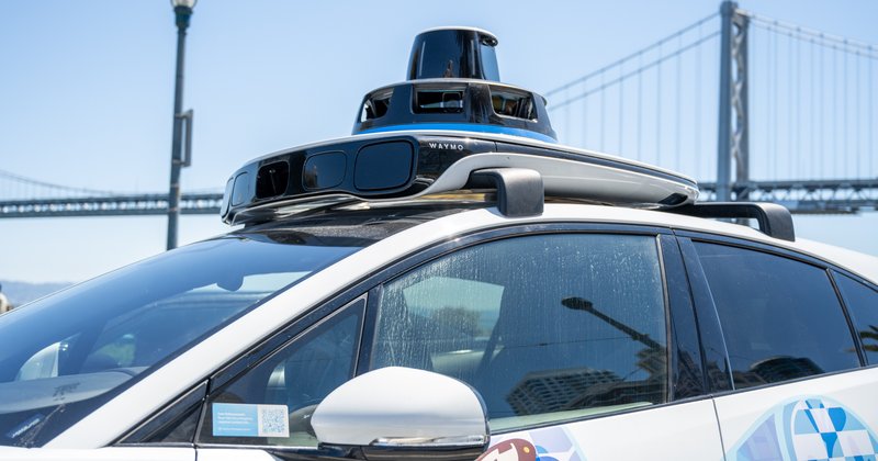Waymo critica Tesla: 'câmeras não são suficientes' para direção autônoma