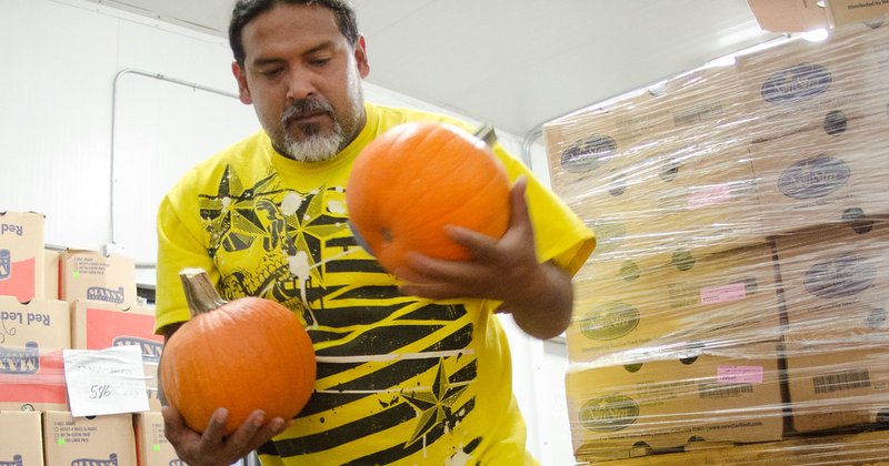 Mercados emergentes caem com fala de Warsh sobre juros nos EUA
