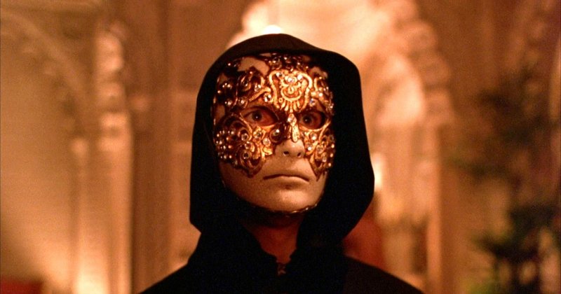 Filha de Kubrick responde a teorias sobre Eyes Wide Shut
