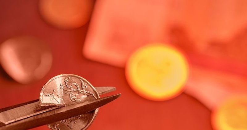 Aperto de oferta agita mercado de cobre na LME