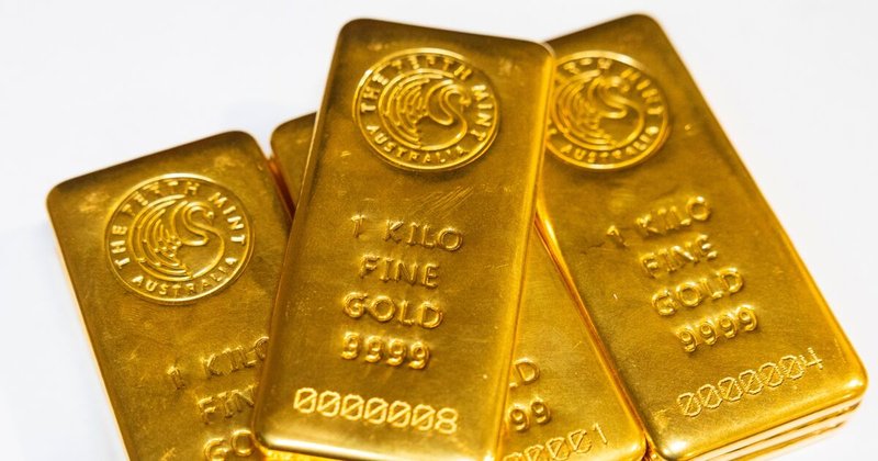 Ouro segue em queda com mercado precificando alta de juros do Fed