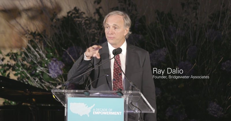 Ray Dalio: vender títulos e comprar ouro e Bitcoin