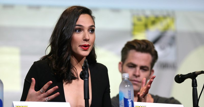 Gal Gadot afirma que James Gunn e Peter Safran garantiram Wonder Woman 3 antes do cancelamento