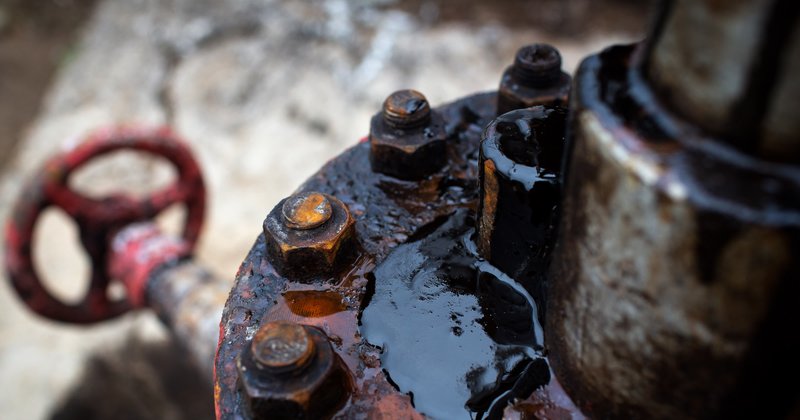 Ataques no Golfo elevam petróleo e derrubam Bolsas