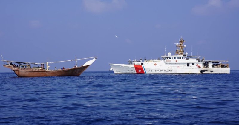 Ataque houthi mata seis no mar Vermelho; EUA atingem navio
