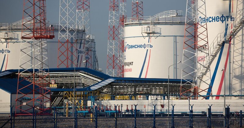 Rússia produz quase 1 milhão de barris/dia abaixo da cota da Opep+