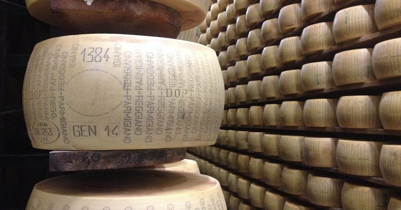 Banco italiano guarda 400 mil rodas de Parmigiano como garantia